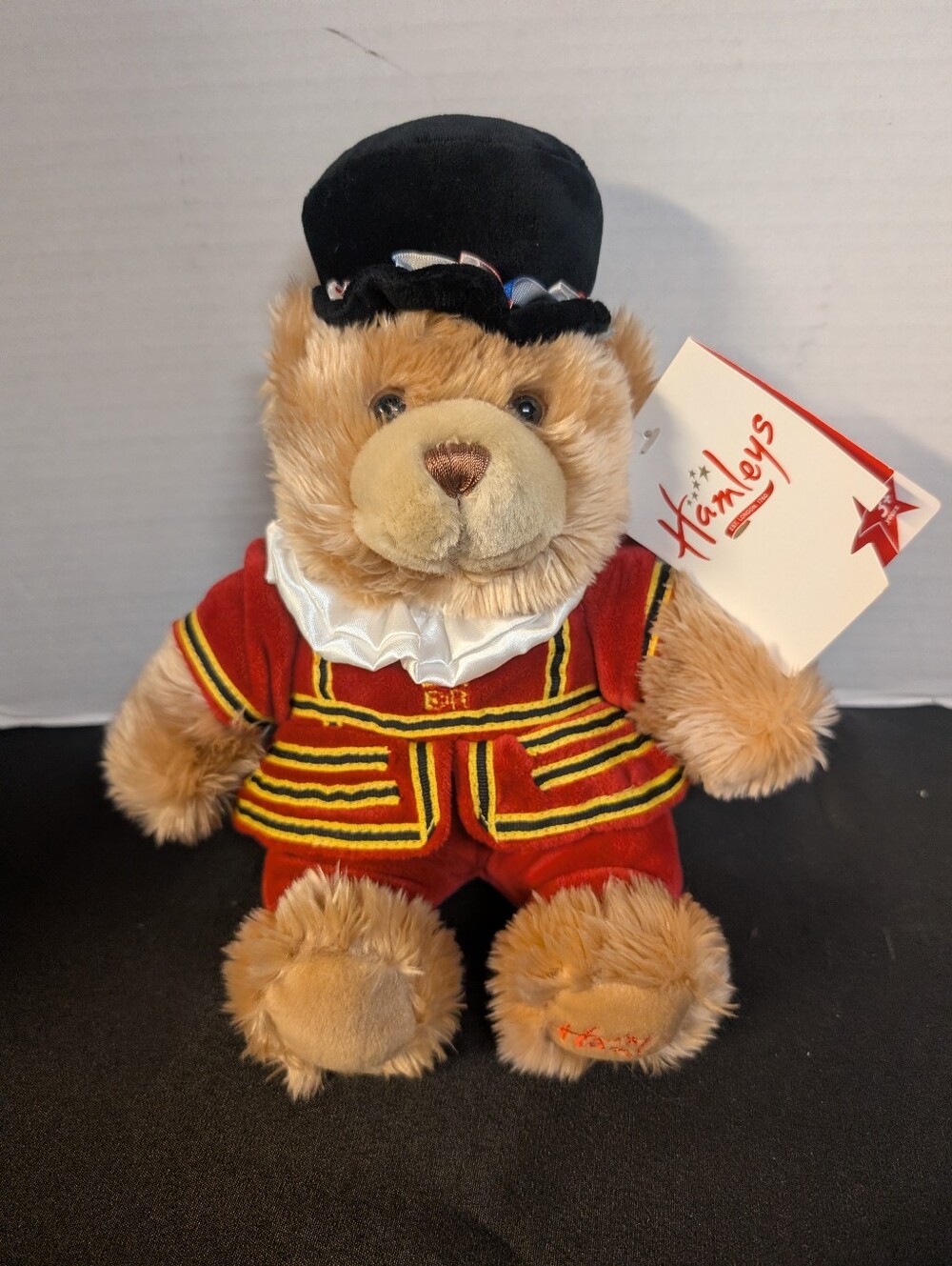 NWT New Hamleys Plush Toy Beefeater Bear England Royal Queen Elizabeth
